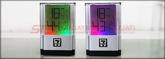 Souvenir Colorful Calendar & Pen Holder - Seven Eleven