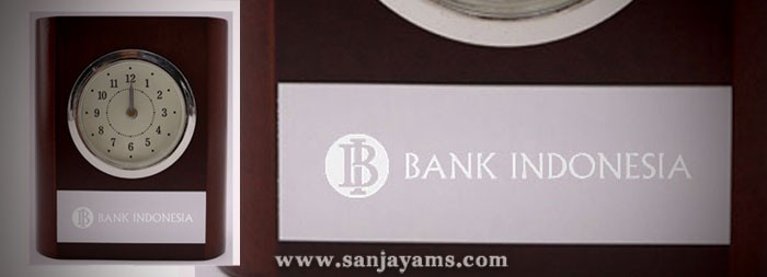 Jam Meja Kayu Bank Indonesia